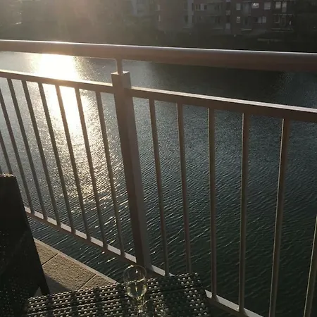 Z Basenem I Widokiem Na Motlawe